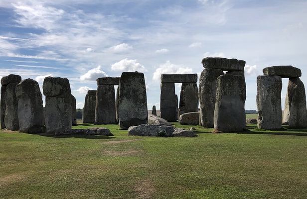 Southampton to Heathrow Airport via Stonehenge & Windsor Castle