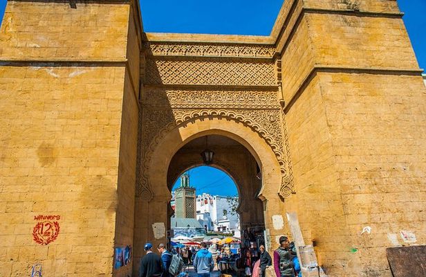 Explore Casablanca: Highlights of Medina, Views & Local Flavors