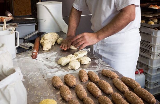 Devour Milan Street Food Tour and Sightseeing