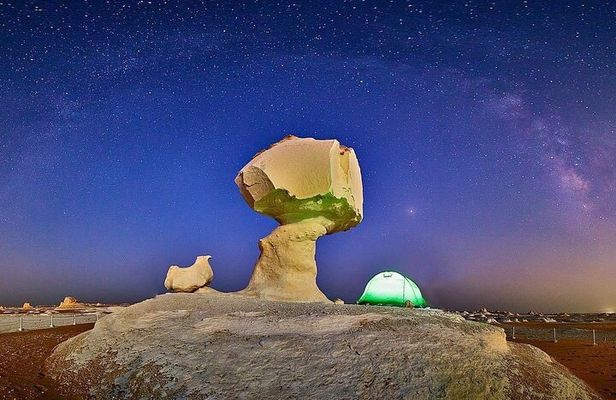 2-Day Black & White Desert, Crystal Mountain, option Pyramid tour