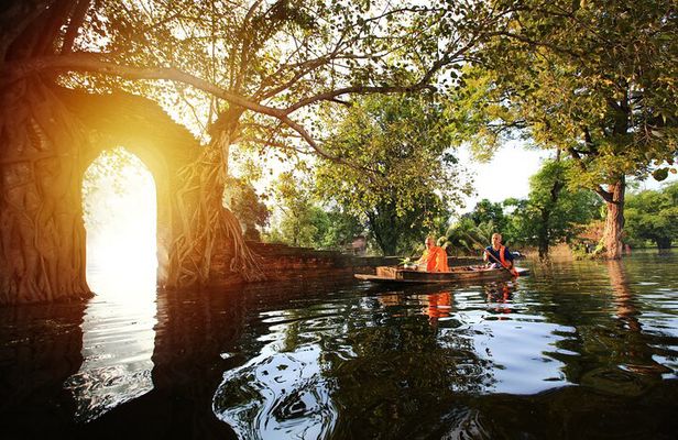 Ayutthaya Sunset Boat & UNESCO Temples: Multi-language private tour from Bangkok