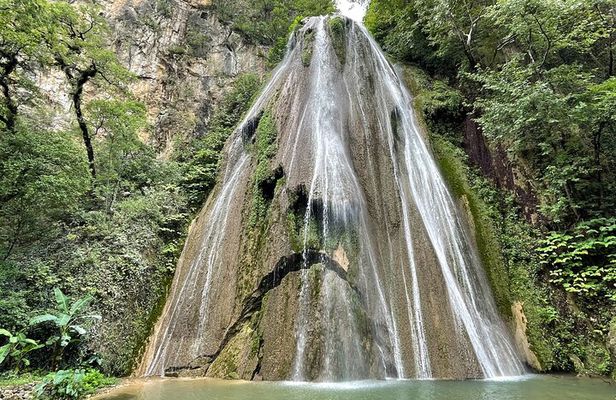 Private/Group Cola de Caballo Waterfall & Santiago (Premium SUV)