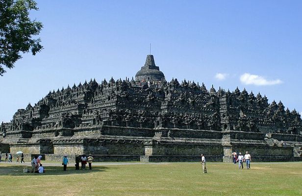 1 Day Yogyakarta tour ( Borobudur temple, Merapi Lava Tour, Prambanan Temple)