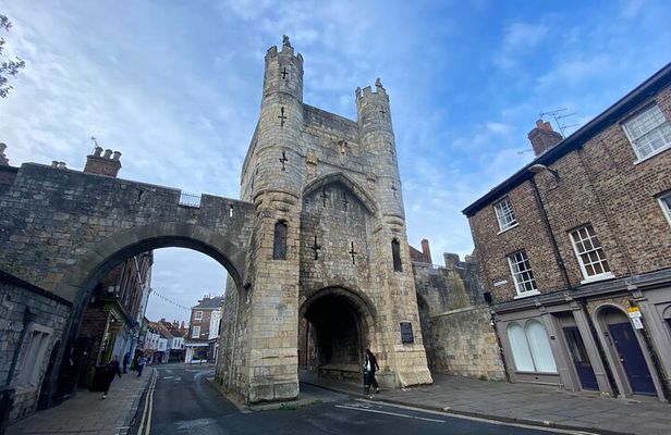 York City Medieval Walls Private Walking Tour