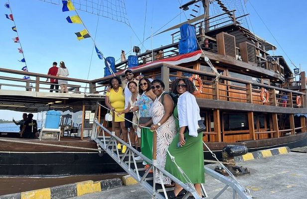 Bali Dinner Cruise & Uluwatu Temple Experience (Private & All-inclusive)