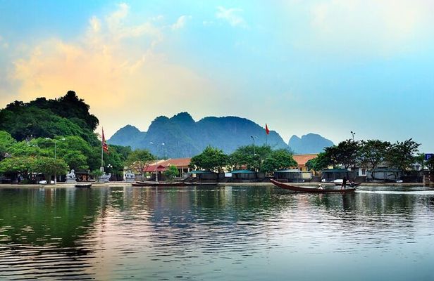 Full Day Tour to Perfume Pagoda with Traditional Boat Ride