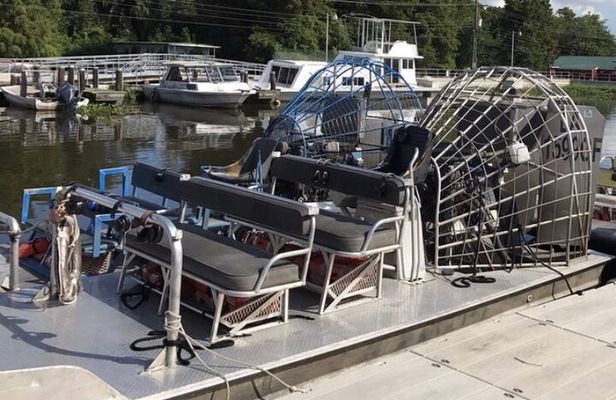 Nawlins Luxury: Airboat Swamp Tour with Transportation