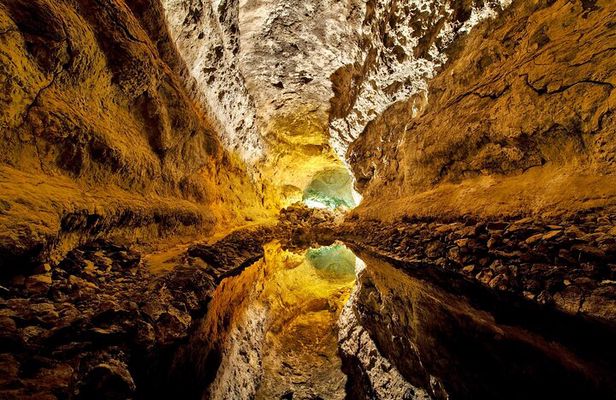 Tour to Timanfaya, Jameos del Agua, Cueva de los Verdes and viewpoint from the cliff