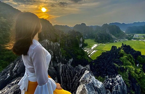 Ninh Binh full day-Hoa Lu temple & biking, Tam Coc boat trip, Dragon mountain