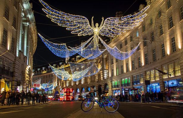 London Christmas Lights Bike Tour with Local Guide