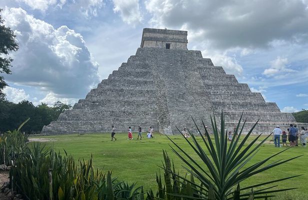 Deluxe Chichen Itza Ruins, Cenote & Valladolid Day Trip