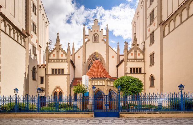Prague Jewish Quarter Private Tour and Boat Cruise