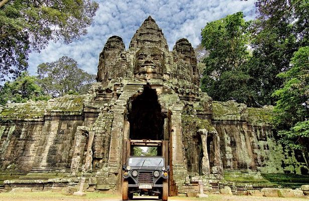 Private Jeep Tour to Angkor Temples from Siem Reap