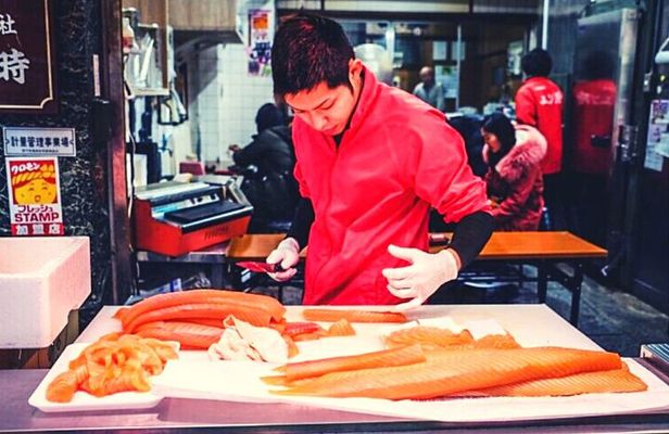 Kuromon Market Tour: All inclusive 6~8 Dishes & 3~4 samplings