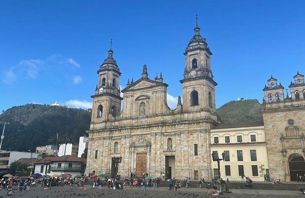 Full Day Private Tour Historical Center La Candelaria and Monserrate