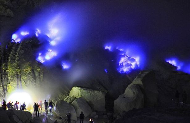 Mount Ijen Volcanic Crater Overnight Trip from Bali