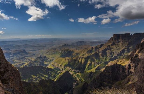 7 Days Safari - Isimangaliso, Hluhluwe & Drakensberg from Durban