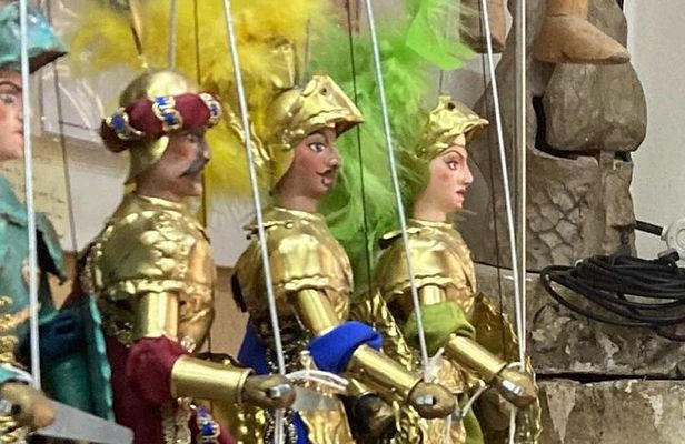 2-Hour Guided Walking Tour of the Artisans and Shopping in Ortigia