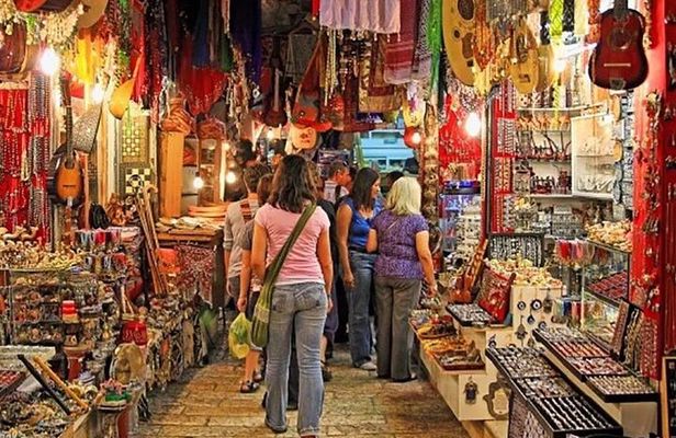 Private Delhi Shopping Tour with Female Guide