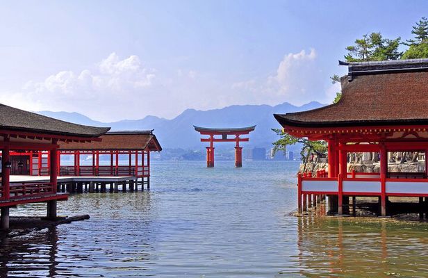 Hiroshima and Miyajima 1 Day Bus Tour