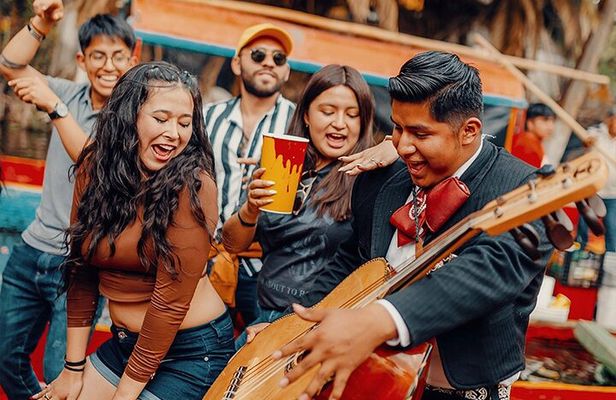 PREMIUM Frida Kahlo Museum and Xochimilco (Small Groups)