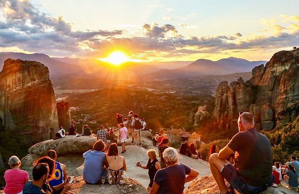 Majestic Sunset Meteora Tour with Local Guide