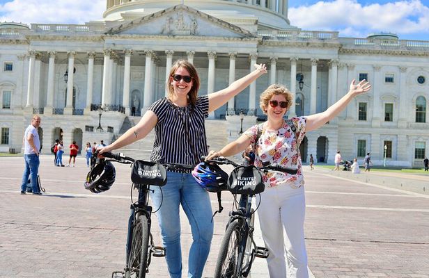 Private Washington DC Monuments Day or Night Bike Tour