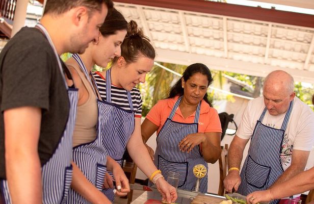 Traditional Cooking Small-Group Class in Unawatuna