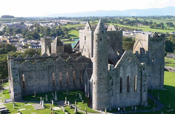Semi Private tour Rock of Cashel - Cahir castle & Kilkenny