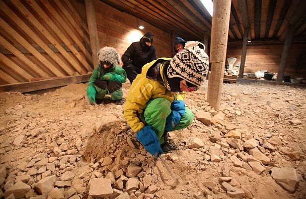 Small-group Wintertime Amethyst Mine Visit from Rovaniemi