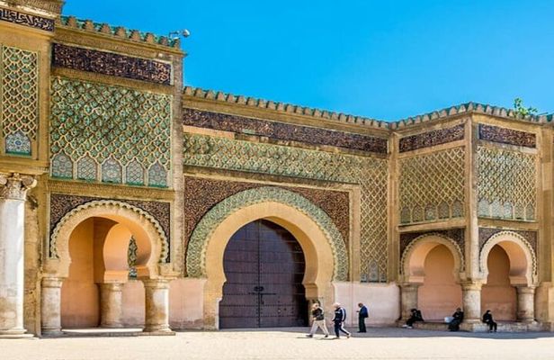 Full-Day Tour from Fez to Vollubulis, Moulay Idriss Zerhoun, Mèknes