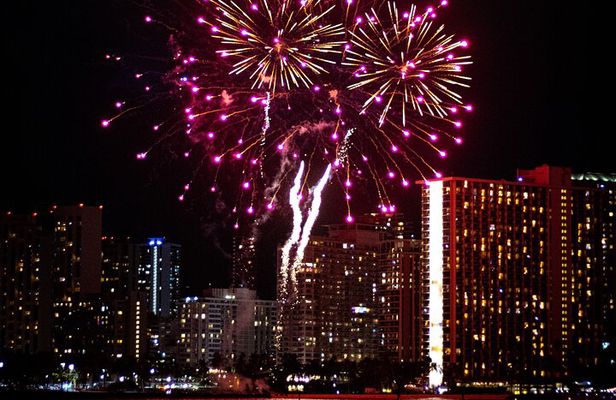 Waikiki Friday Night Fireworks Boat Cruise on O'ahu