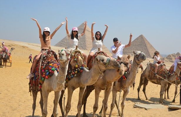 Full Day Pyramids of Giza & Sphinx & The Egyptian Museum With Lunch Included