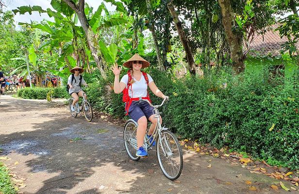 Cycling Tour : Borobudur & Candirejo Village Experiences
