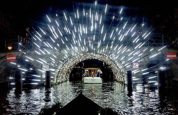 Amsterdam Light Festival: Canal Cruise + Snack & Unlimited Drinks