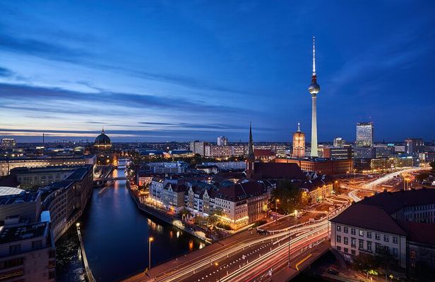 Berlin 4-Course Sunset Dinner Cruise Including Drinks