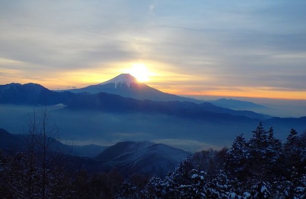 2-Day Private Guided Overnight Hike & Buddhist Temple Stay in Shichimenzan