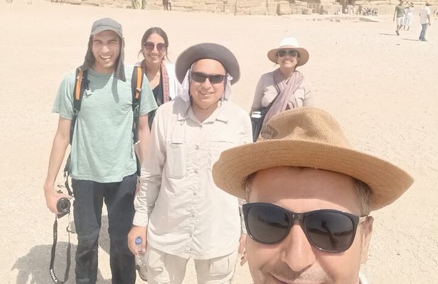 Full-Day Private Tour to Pyramids of Giza, Sphinx, Sakkara pyramid