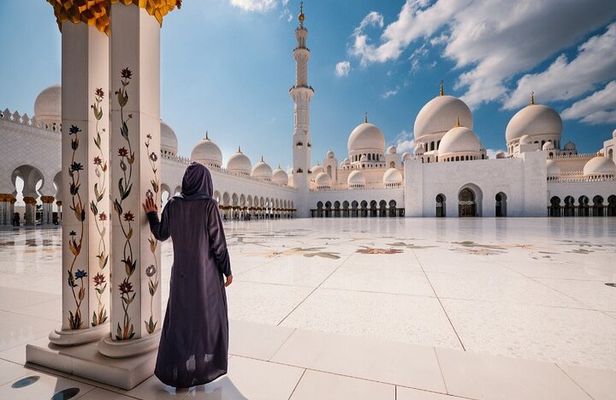 Abu Dhabi Sightseeing Tour in Private Vehicle