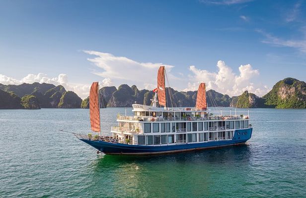 Verdure Lotus Classic Cruise in Halong Bay & Lan Ha Bay (2D1N) 