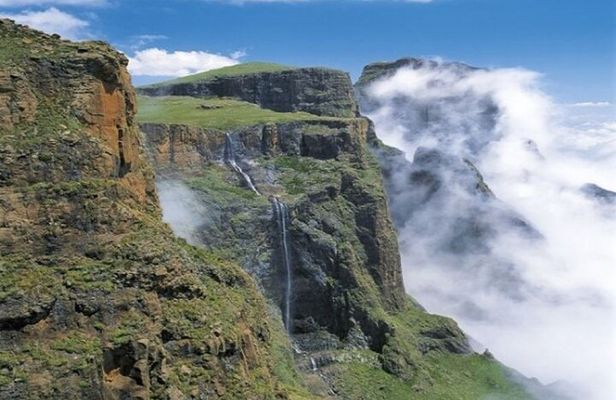 Drakensberg and Nelson Mandela Capture Site Full-Day Private Tour