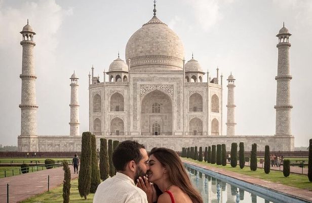 Private Full-Day Sunrise Taj Mahal and Agra City Tour