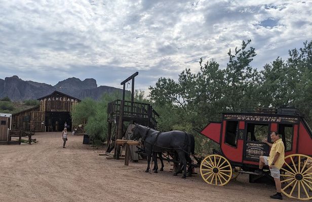 Apache Trail with Dolly Steamboat