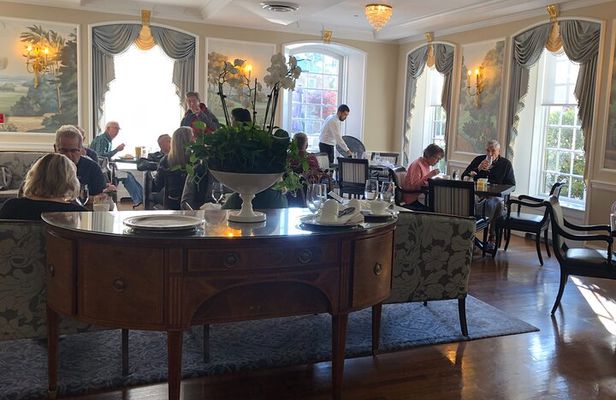 Private Colonial Williamsburg Breakfast - Exploring Before and After Restoration