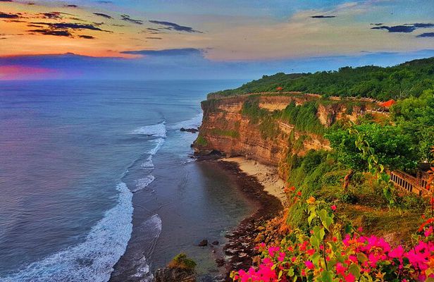 Uluwatu Sunset Trip with Kecak Dance Show and Jimbaran Dinner