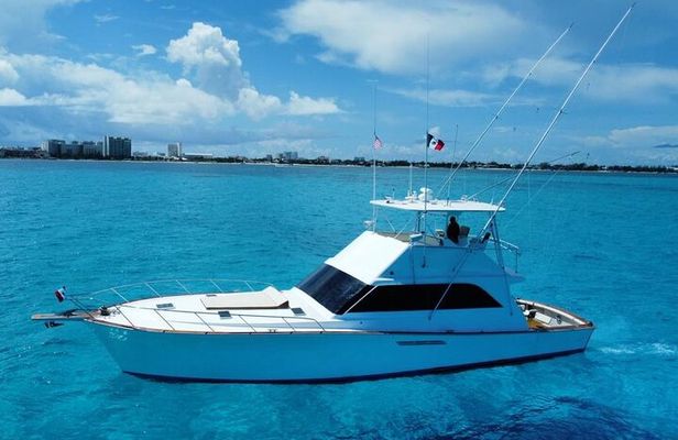 Private Full Day Tour by Yatch in Cancún