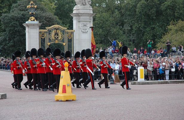 London: Full Day Private Tour Including Entry Passes