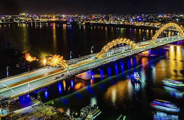 Da Nang: Seafood dinner, night market, sightseeing by night