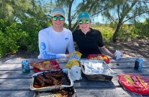 Full-Day Private Cruise in Turks and Caicos with Lunch