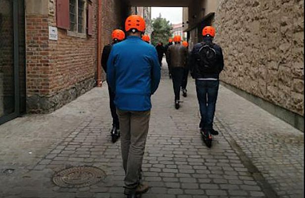 Warsaw E-Scooter Tour: Full 3.5-Hour Guided Tour of Warsaw